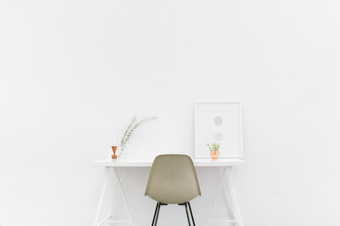 Weißer Schreibtisch, minimal